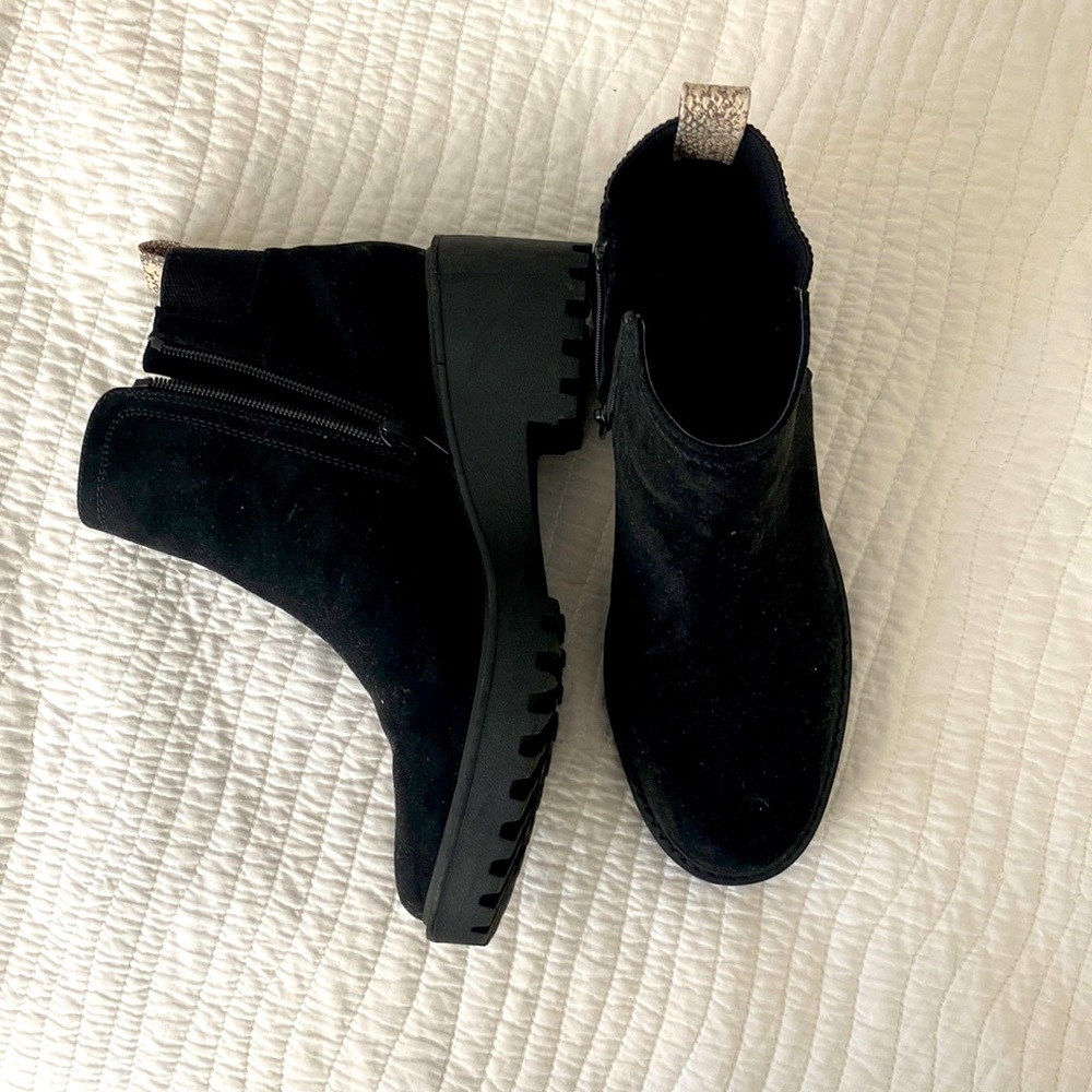 Universal Thread Boots